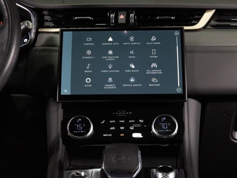 Used 2023 Jaguar F-PACE SVR image 18