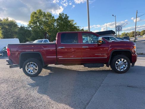 Used 2019 GMC Sierra 2500 Denali w/ Duramax Plus Package AWD/4WD image 6