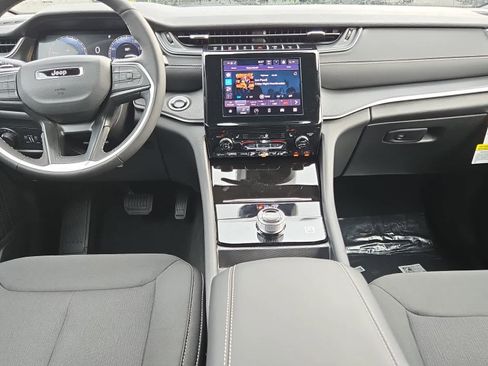 New 2025 Jeep Grand Cherokee L Laredo w/ Luxury Tech Group I image 16