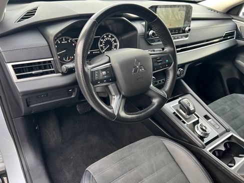 Used 2024 Mitsubishi Outlander SE image 20