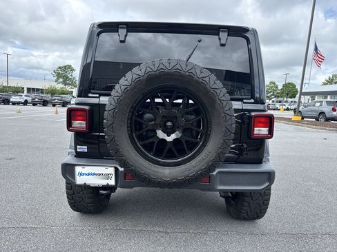 Used 2020 Jeep Wrangler Unlimited Sahara AWD/4WD image 9