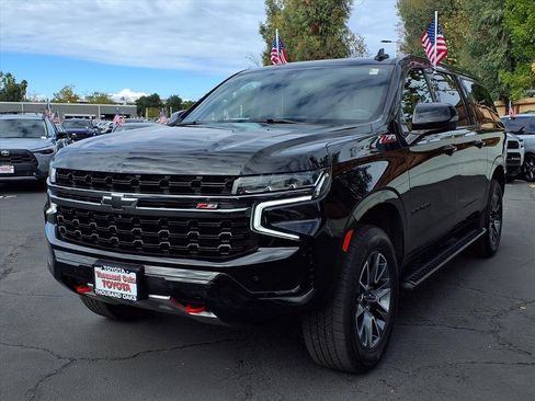 Used 2021 Chevrolet Suburban Z71 w/ Luxury Package image 25