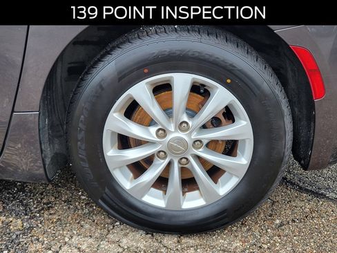 Used 2017 Chrysler Pacifica Touring-L FWD image 5