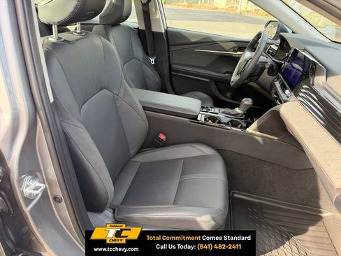 Used 2025 Toyota Camry XLE image 11