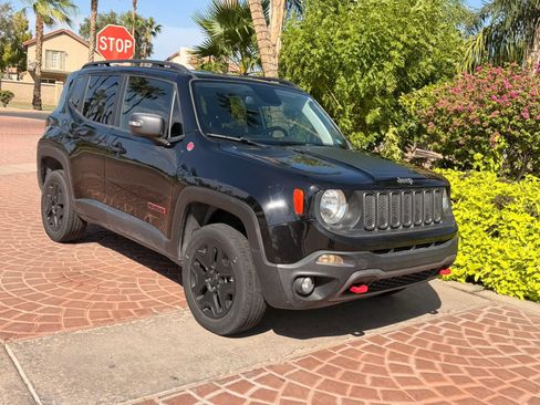 Used 2018 Jeep Renegade Trailhawk w/ Popular Equipment Group AWD/4WD image 7