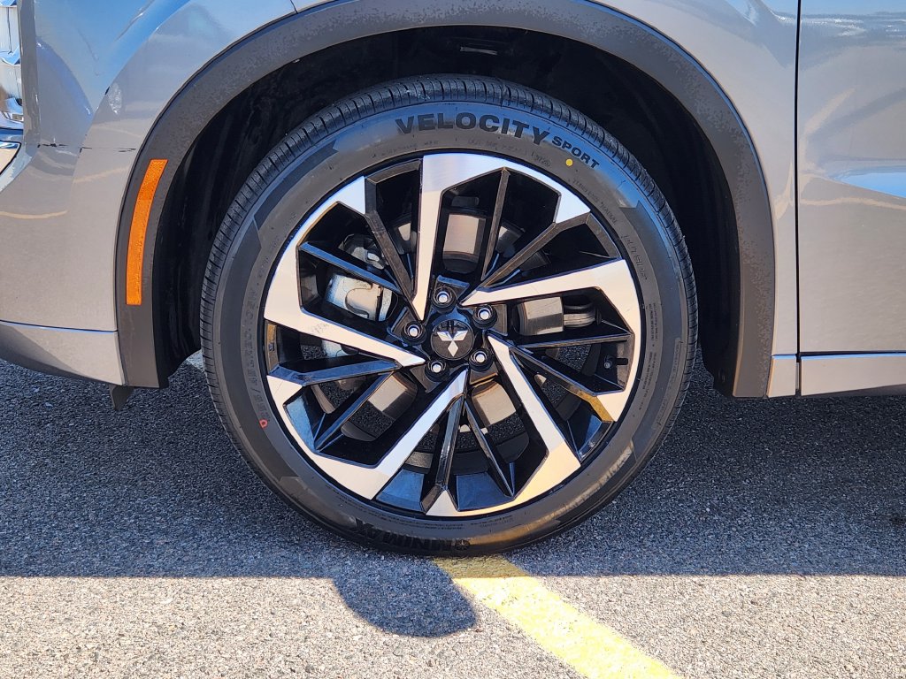 Used 2023 Mitsubishi Outlander 4WD Plug-In Hybrid image 9