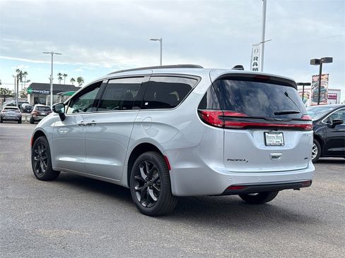 New 2026 Chrysler Pacifica Select w/ S Appearance Package image 9