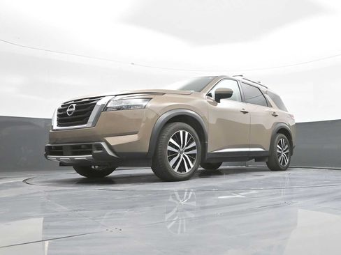 Used 2023 Nissan Pathfinder Platinum w/ Cargo Package AWD/4WD image 37
