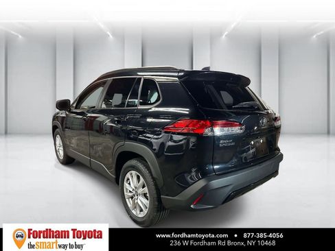 Used 2025 Toyota Corolla Cross LE image 6