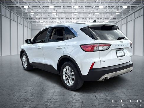 Used 2020 Ford Escape SE image 3