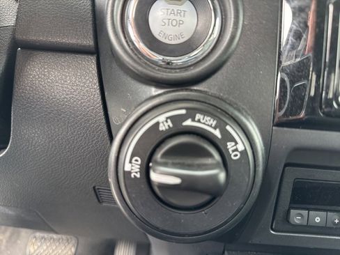 Used 2024 Nissan Titan PRO-4X w/ Pro-4x Convenience Package image 16