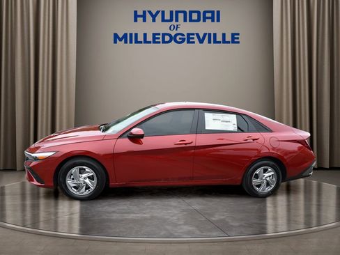 New 2026 Hyundai Elantra SE image 2