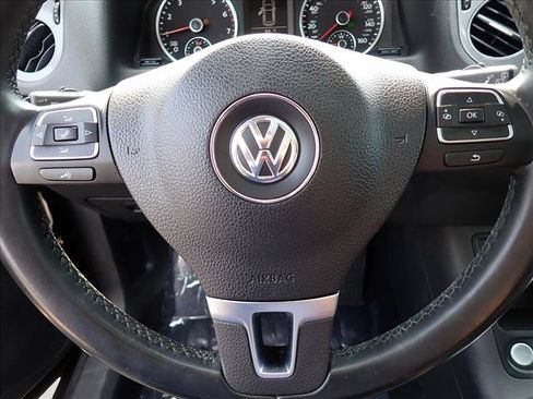 Used 2017 Volkswagen Tiguan Sport FWD image 17