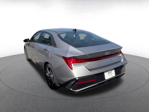 Used 2025 Hyundai Elantra SEL image 16