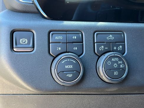 Used 2026 Chevrolet Silverado 1500 LT Trail Boss w/ Convenience Package II AWD/4WD image 25