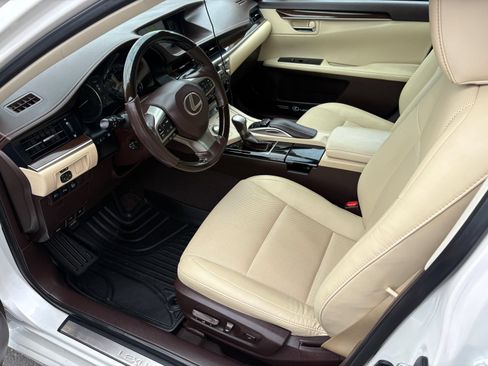 Used 2018 Lexus ES 350 w/ Navigation System Package FWD image 10