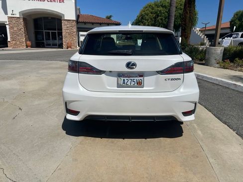 Used 2017 Lexus CT 200h FWD image 4