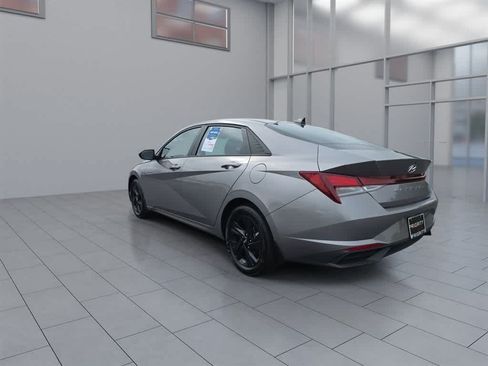 Used 2023 Hyundai Elantra SEL FWD image 7