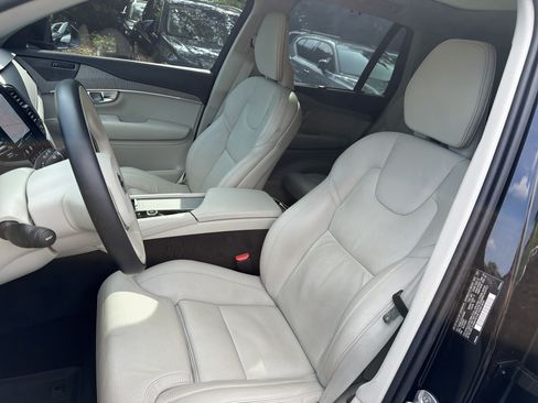 Certified 2025 Volvo XC90 T8 Ultra w/ Protection Package Premier AWD/4WD image 16
