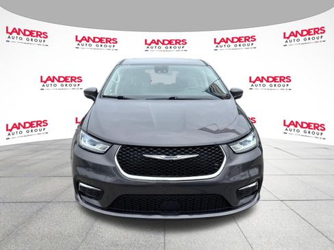 Used 2023 Chrysler Pacifica Touring-L FWD image 8