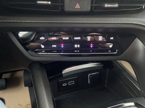 Used 2021 Buick Envision Preferred image 22