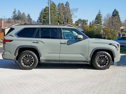 Used 2023 Toyota Sequoia SR5 image 2