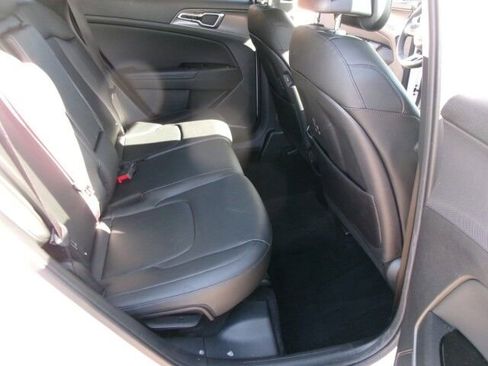 Used 2025 Kia Sportage SX image 22