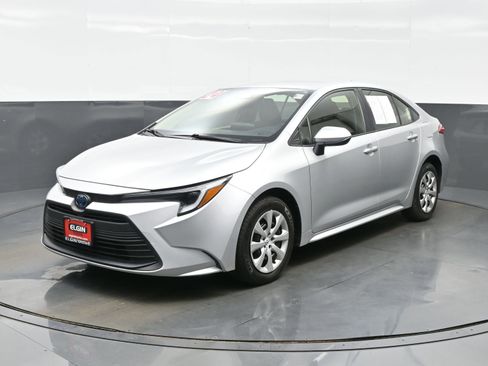 Used 2024 Toyota Corolla LE FWD image 2