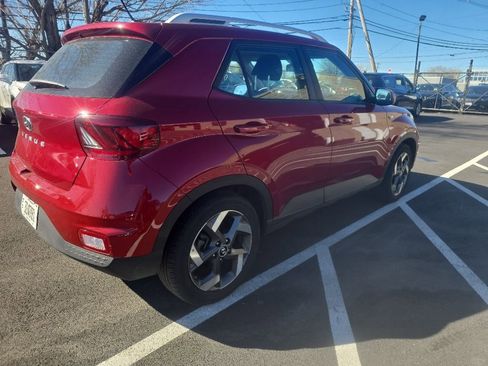 Used 2025 Hyundai Venue Limited FWD image 4