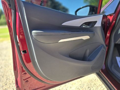 Used 2017 Chevrolet Bolt LT FWD image 22