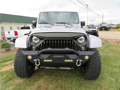 Used 2017 Jeep Wrangler Unlimited Rubicon image 32
