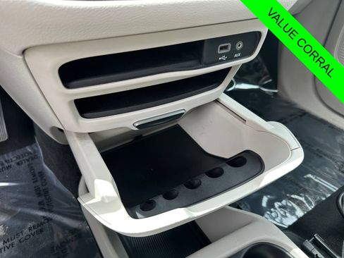 Used 2019 Chrysler Pacifica L FWD image 29