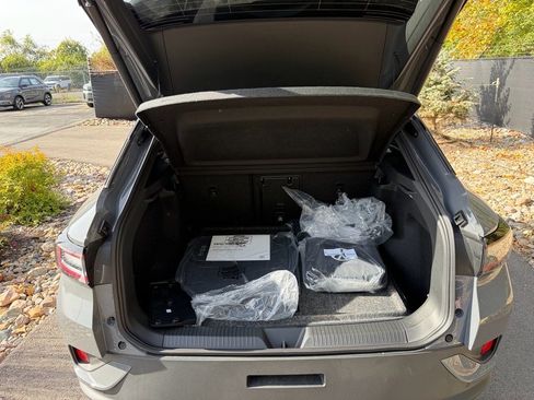 New 2025 Volkswagen ID.4 Pro S image 17