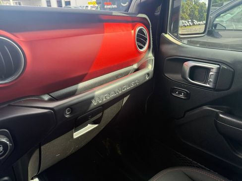 Used 2020 Jeep Wrangler Unlimited Rubicon AWD/4WD image 25