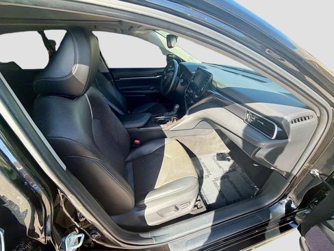Used 2021 Toyota Camry XSE image 31