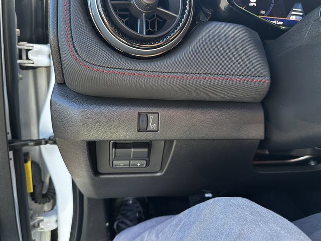 Used 2024 Chevrolet Colorado Z71 w/ Z71 Convenience Package 2 AWD/4WD image 28