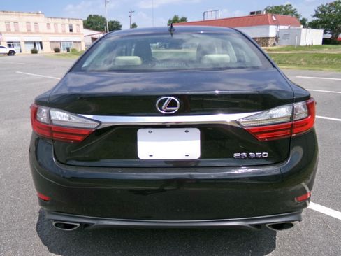 Used 2017 Lexus ES 350 w/ Luxury Package FWD image 4