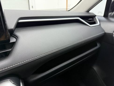 Used 2021 Toyota RAV4 LE image 22