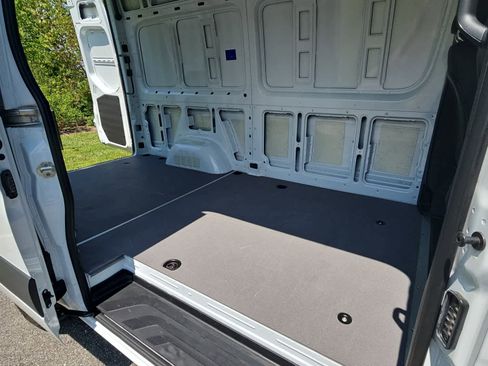 Used 2025 Mercedes-Benz Sprinter 2500 image 17