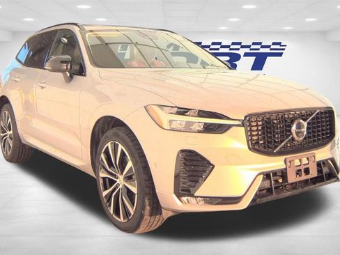 Used 2023 Volvo XC60 B5 Plus w/ Protection Package Premier image 4