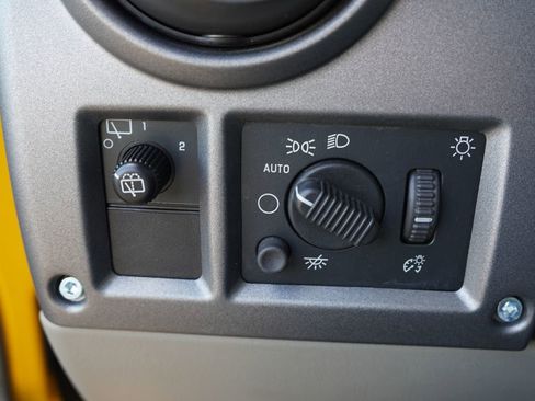 Used 2004 HUMMER H2 w/ Preferred Equipment Group image 27