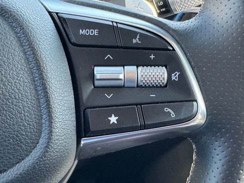 Used 2025 Genesis G70 2.5T image 18