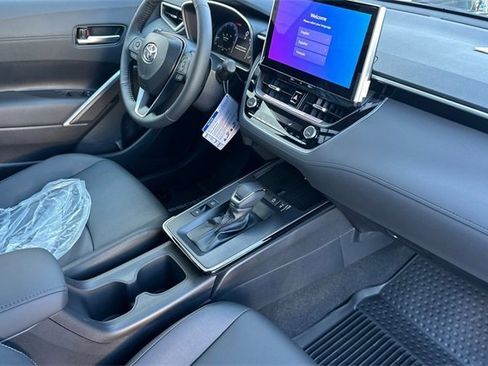 Used 2026 Toyota Corolla Cross XLE image 14