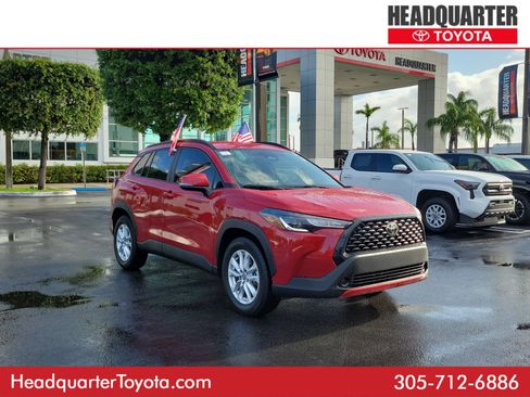 Used 2023 Toyota Corolla Cross LE FWD image 1