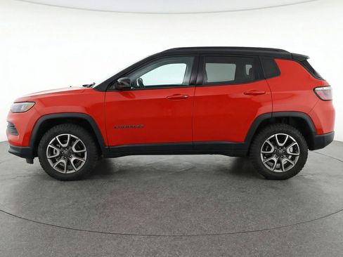 Used 2025 Jeep Compass Trailhawk AWD/4WD image 5