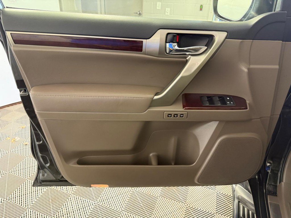 Used 2017 Lexus GX 460 Premium w/ Premium Package AWD/4WD image 17