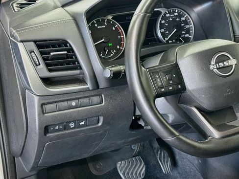 Used 2025 Nissan Rogue SV FWD image 17