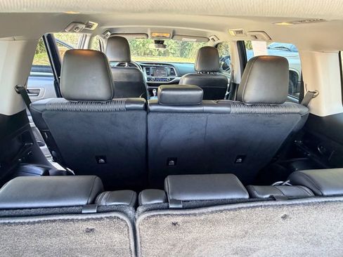 Used 2019 Toyota Highlander Plus image 18