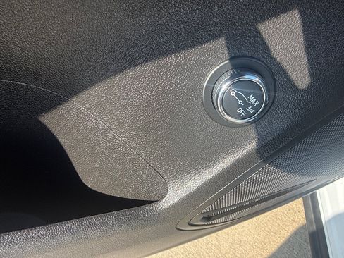 Used 2023 Buick Envision Essence AWD/4WD image 22