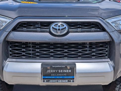 Used 2018 Toyota 4Runner TRD Off-Road Premium AWD/4WD image 9
